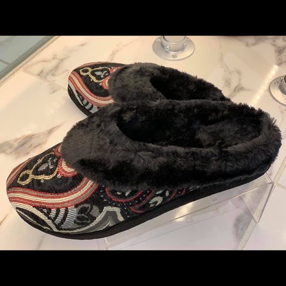 Zeyzani faux fur BRAND NEW slippers - Picture 2 of 3
